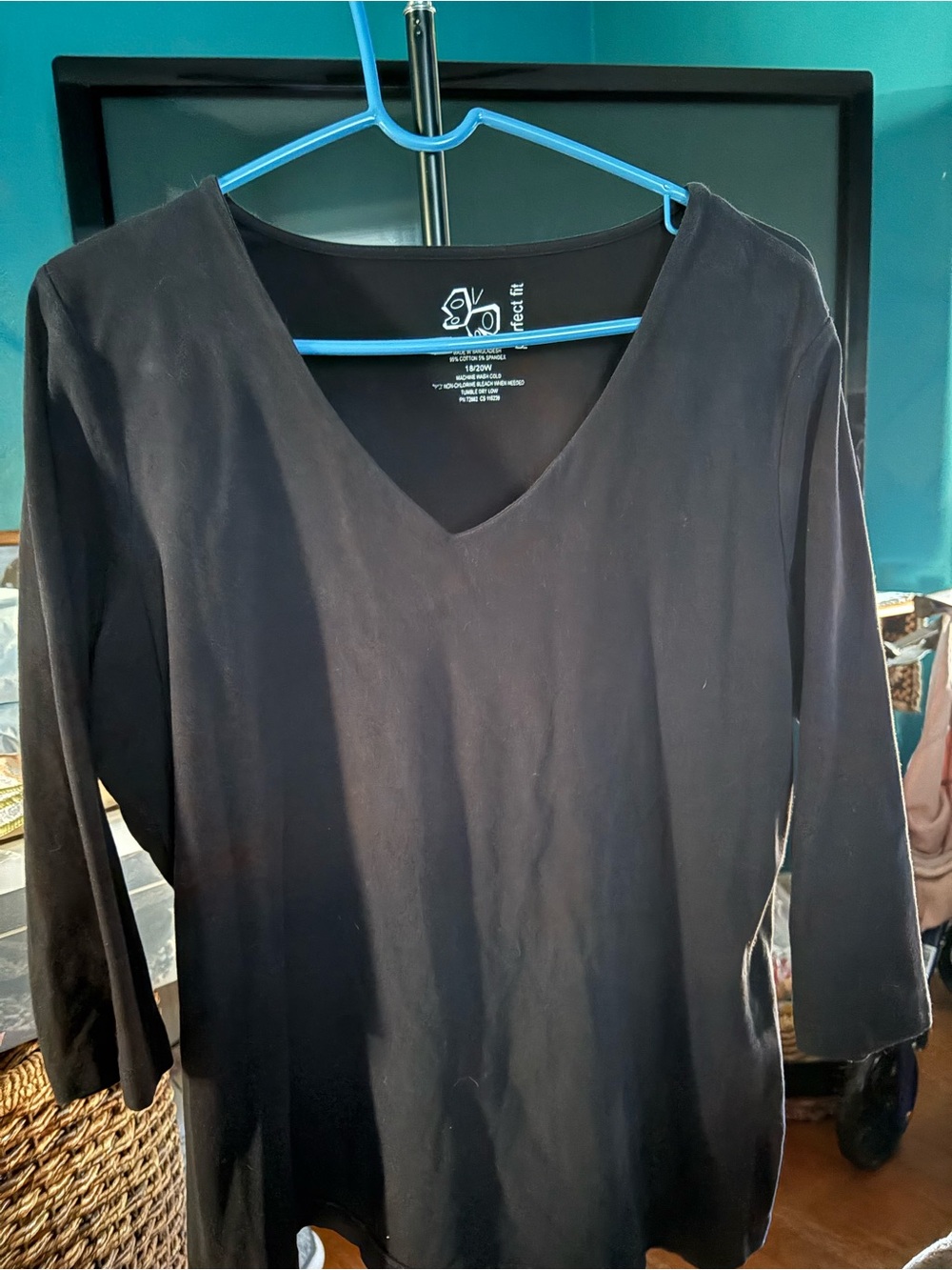 Women's Black V-Neck Long Sleeve Top 18/20